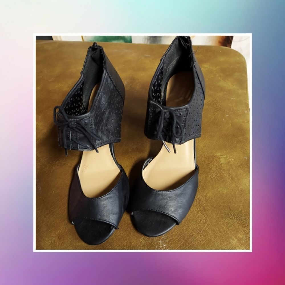 Attention Black Shoe, size 8.5. Faux Leather